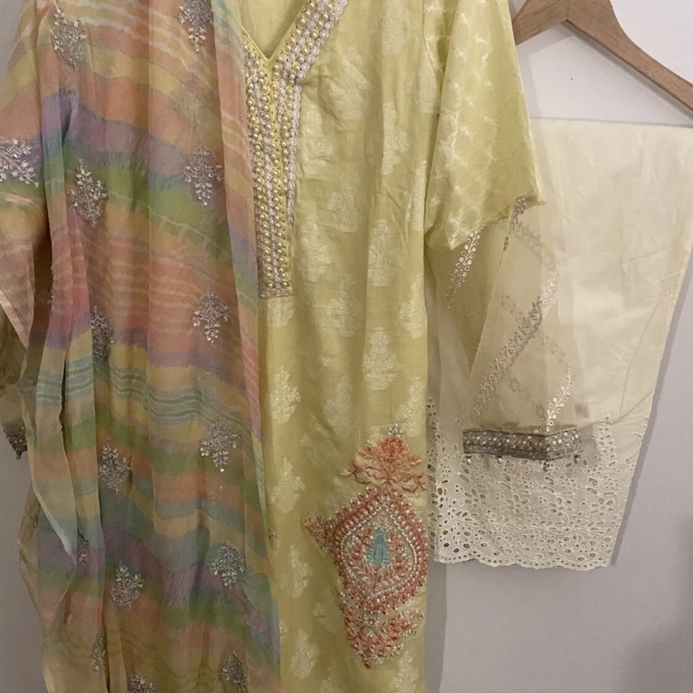 Elegant Cream and Pink Women's Dress - Picture 2 of 5